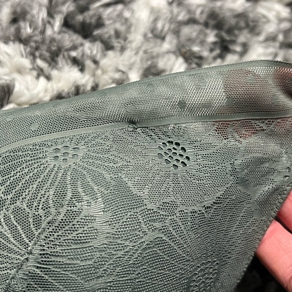 Plunge Padded Bra - Picture 3 of 3